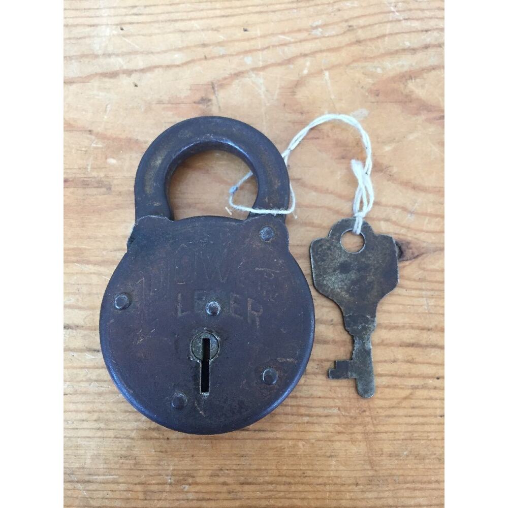Vintage 1900s Antique Distressed Black Iron Power Lever Shackle Pad Lock w/ Key